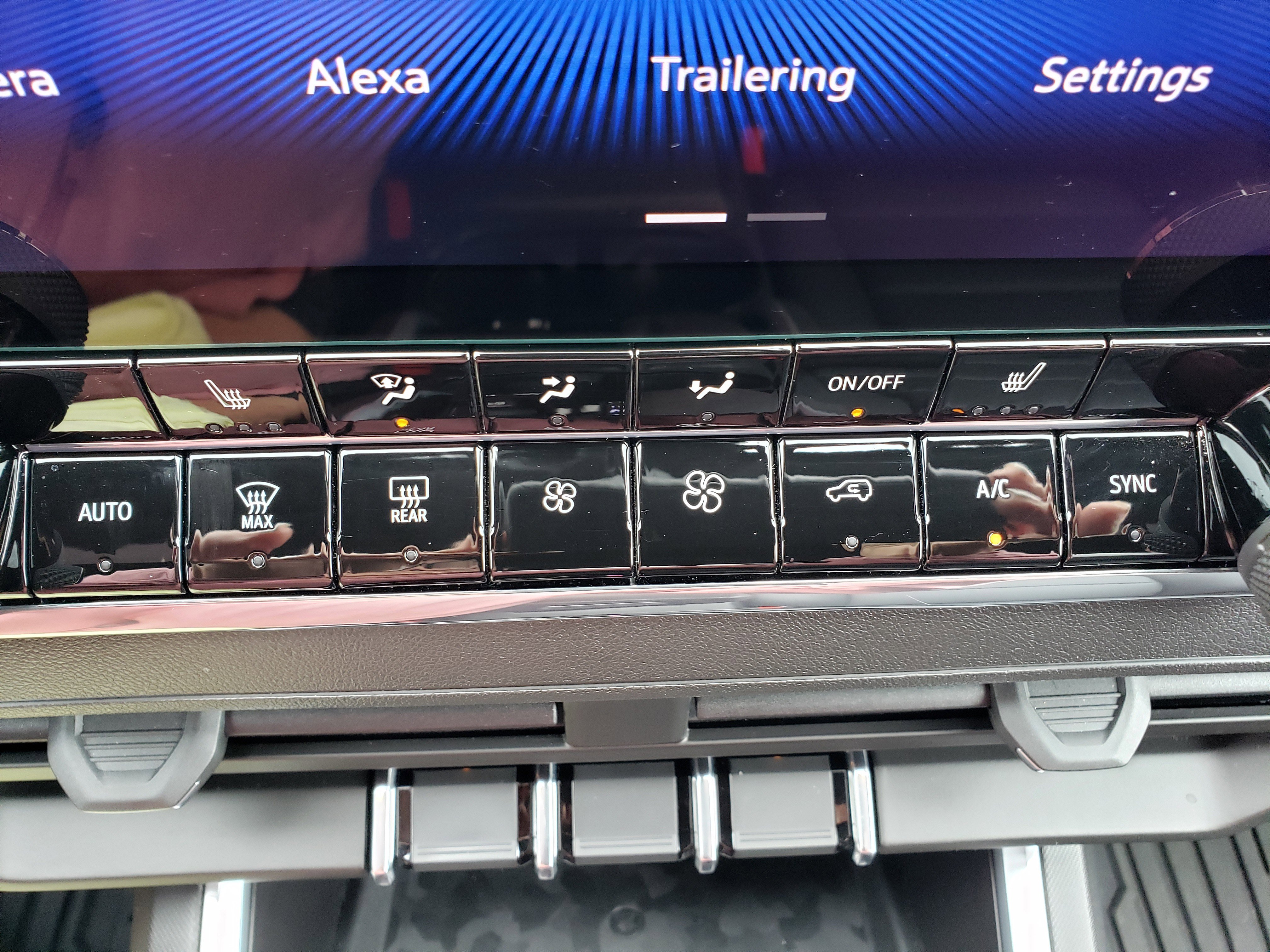 Used 2025 Chevrolet Colorado Trail Boss AWD/4WD image 21