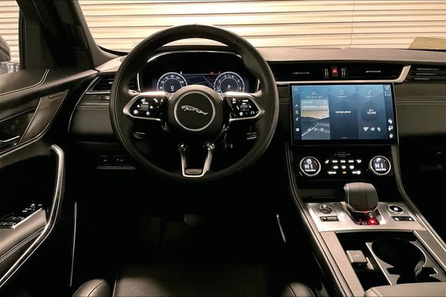Certified 2025 Jaguar F-PACE R-Dynamic S image 4