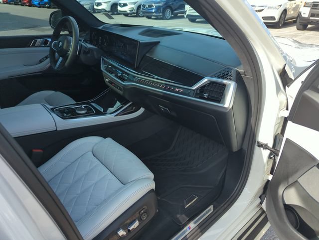 Used 2024 BMW X7 xDrive40i w/ M Sport Package AWD/4WD image 40