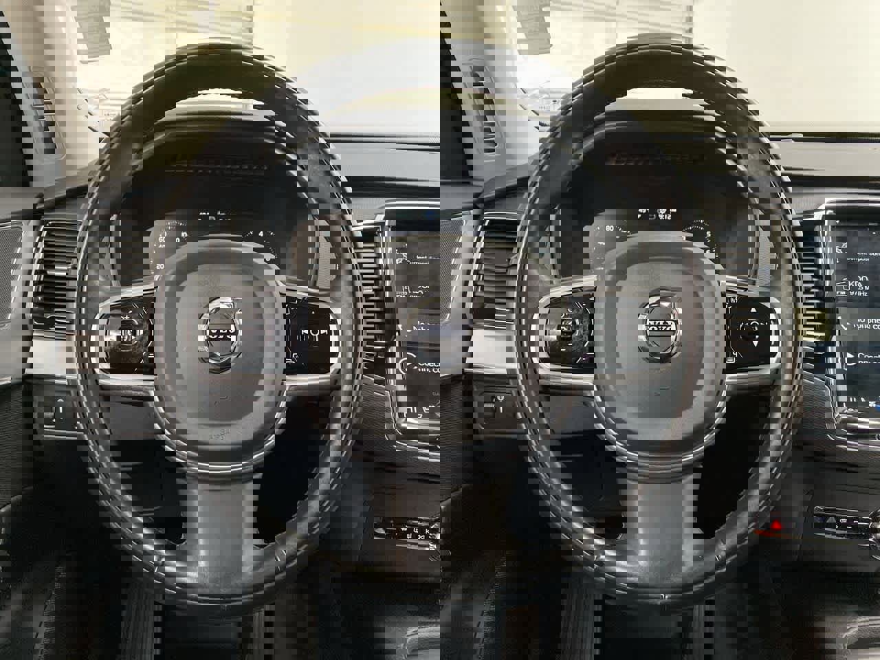 Used 2022 Volvo XC90 T5 Momentum image 21