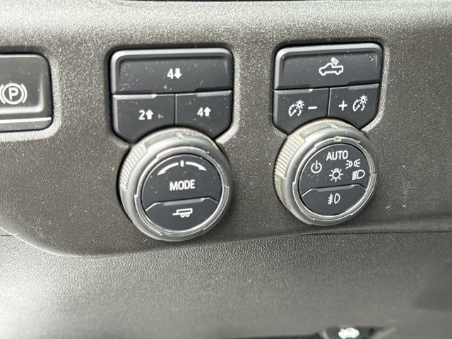 Used 2024 Chevrolet Silverado 2500 LT AWD/4WD image 17