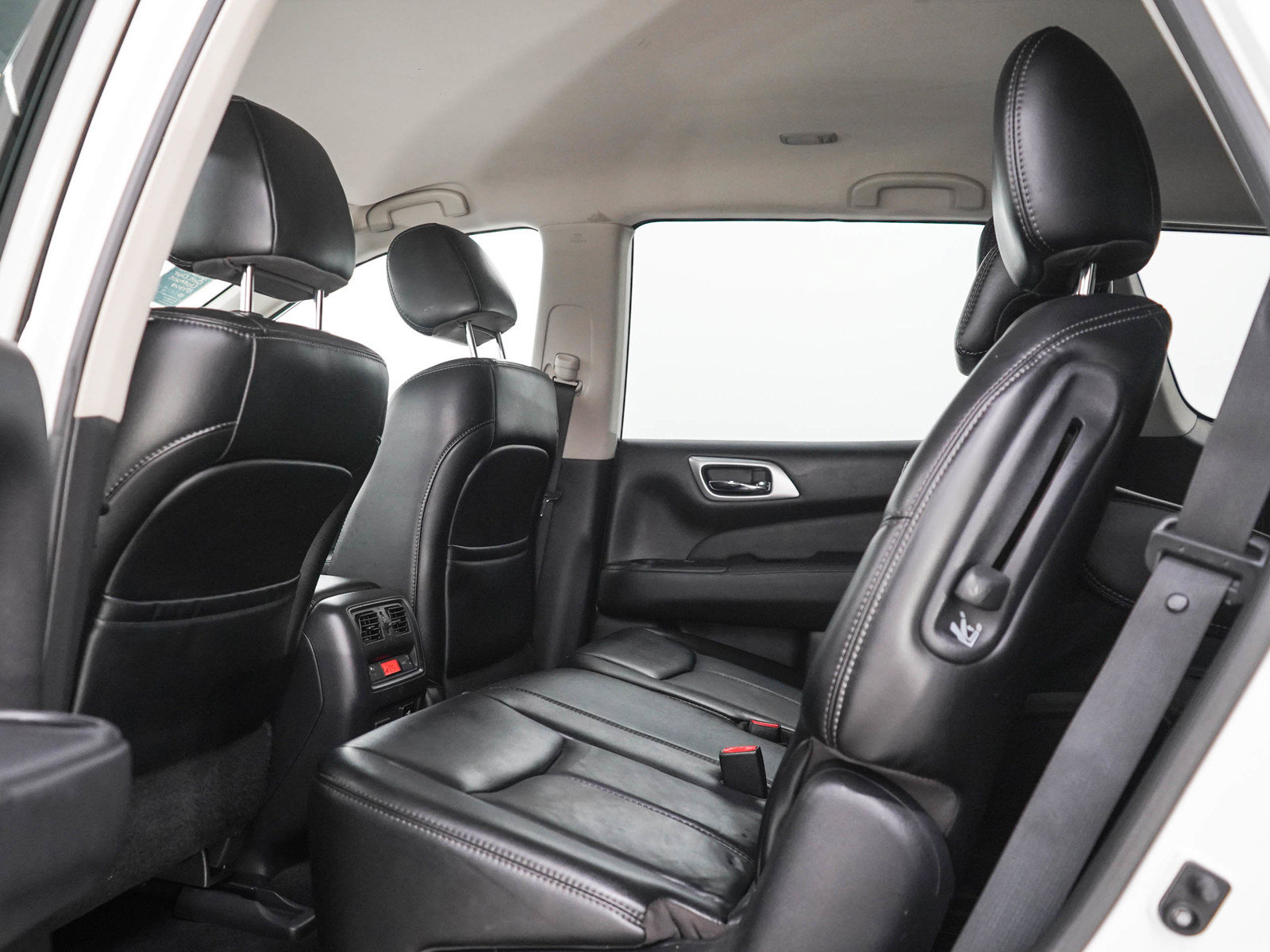 Used 2017 Nissan Pathfinder SL AWD/4WD image 18