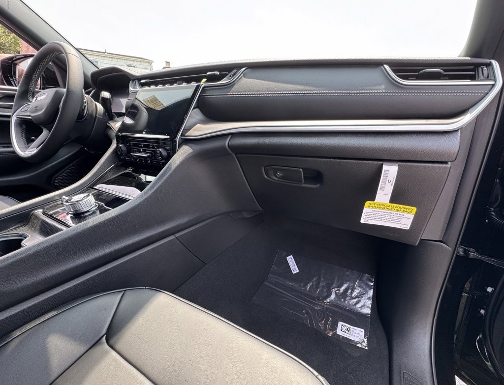 New 2025 Jeep Grand Cherokee L Limited image 16