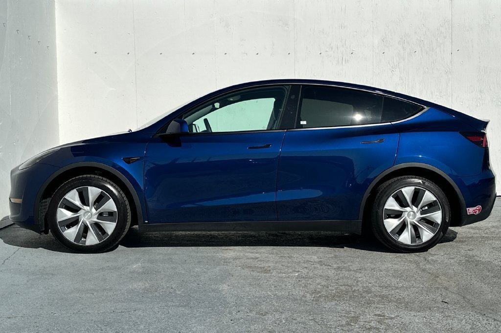 Used 2023 Tesla Model Y 2WD image 6
