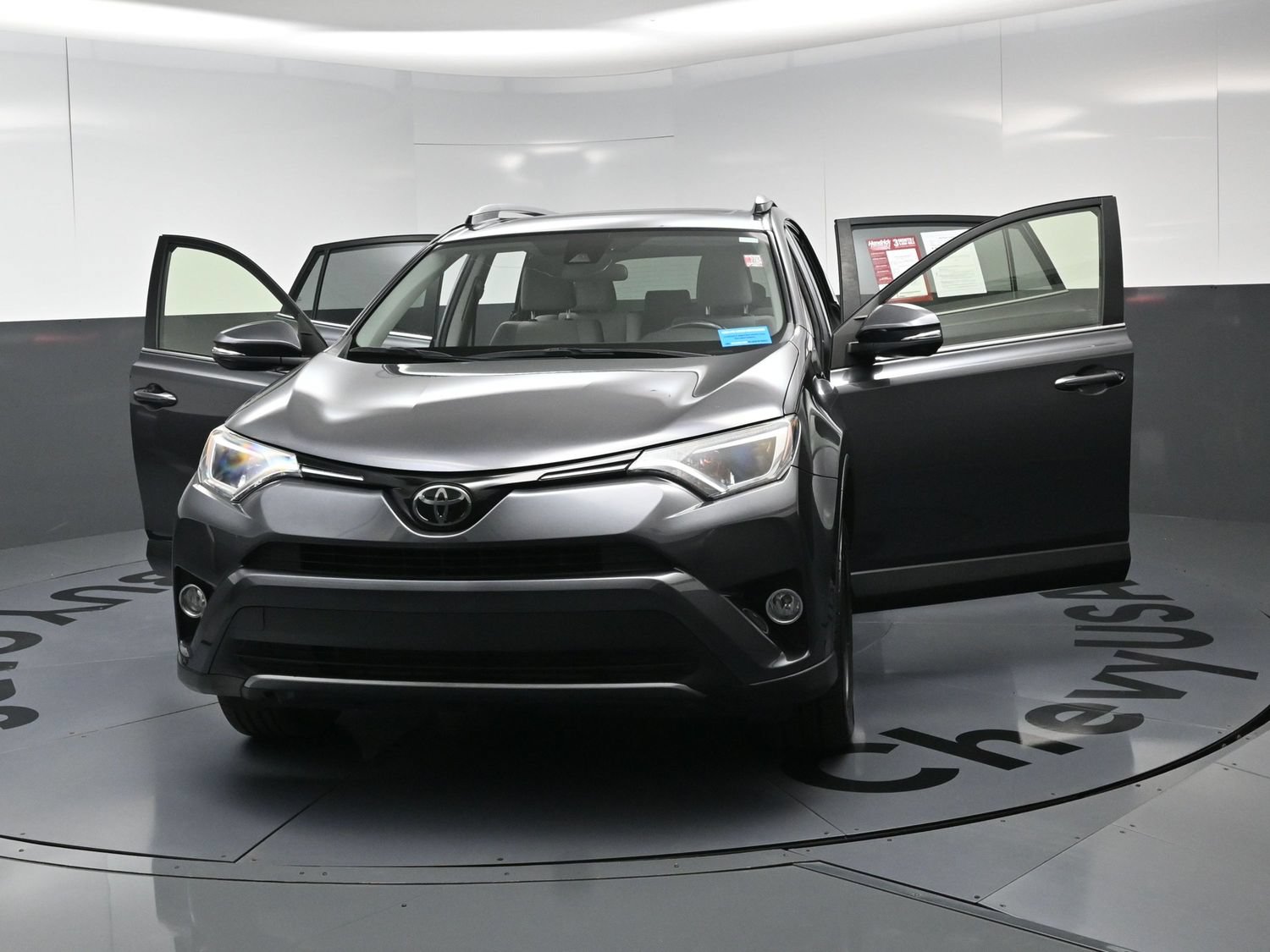 Used 2018 Toyota RAV4 XLE AWD/4WD image 19