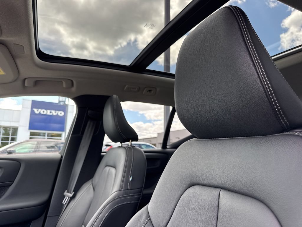 New 2026 Volvo XC40 B5 Plus w/ Climate Package AWD/4WD image 14