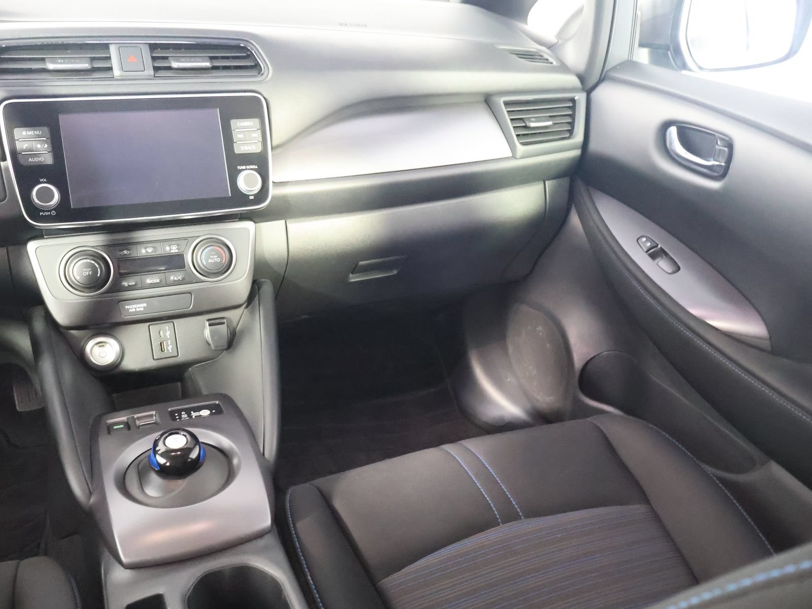 Used 2025 Nissan Leaf S FWD image 29