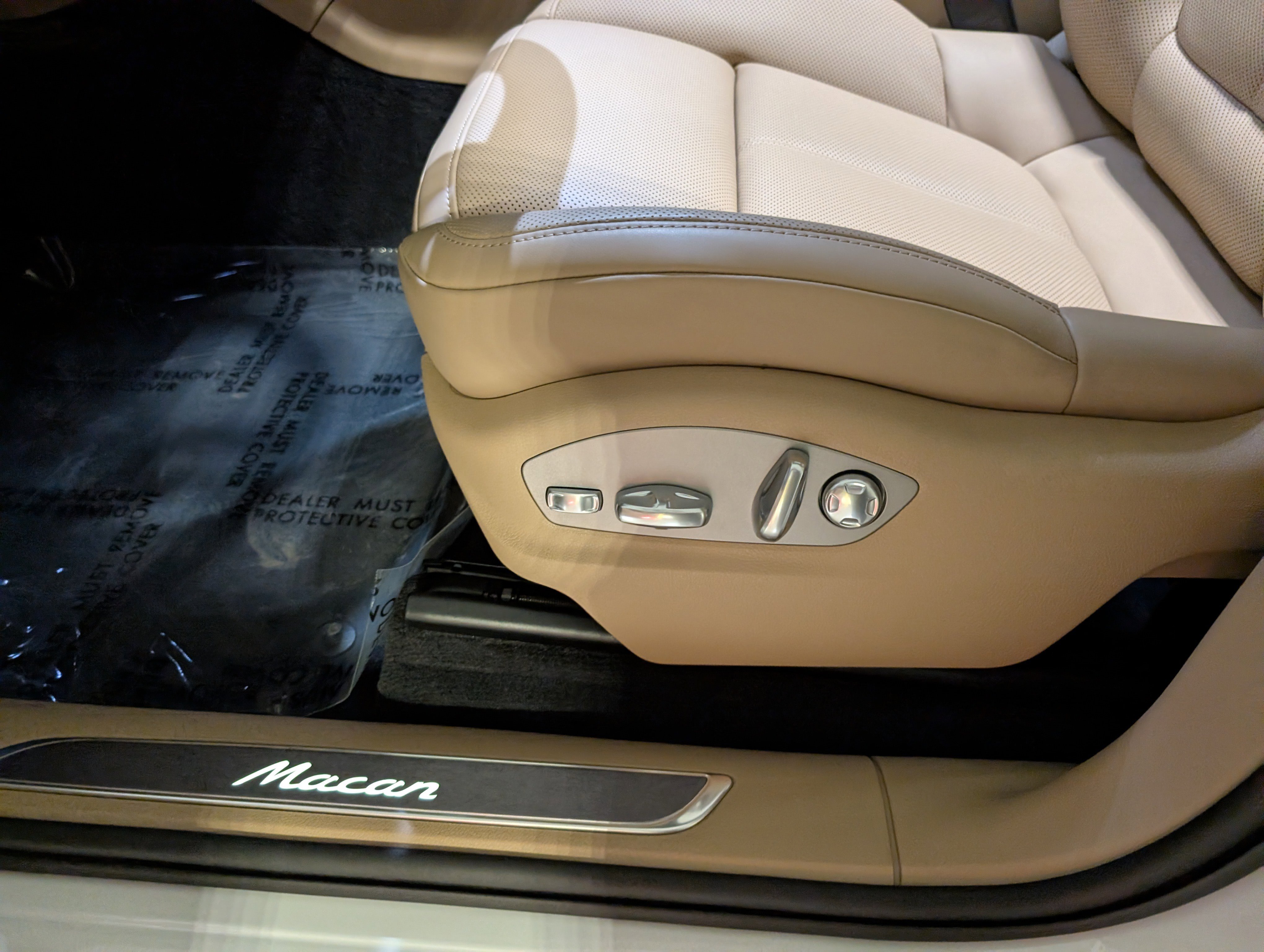 Used 2025 Porsche Macan image 17