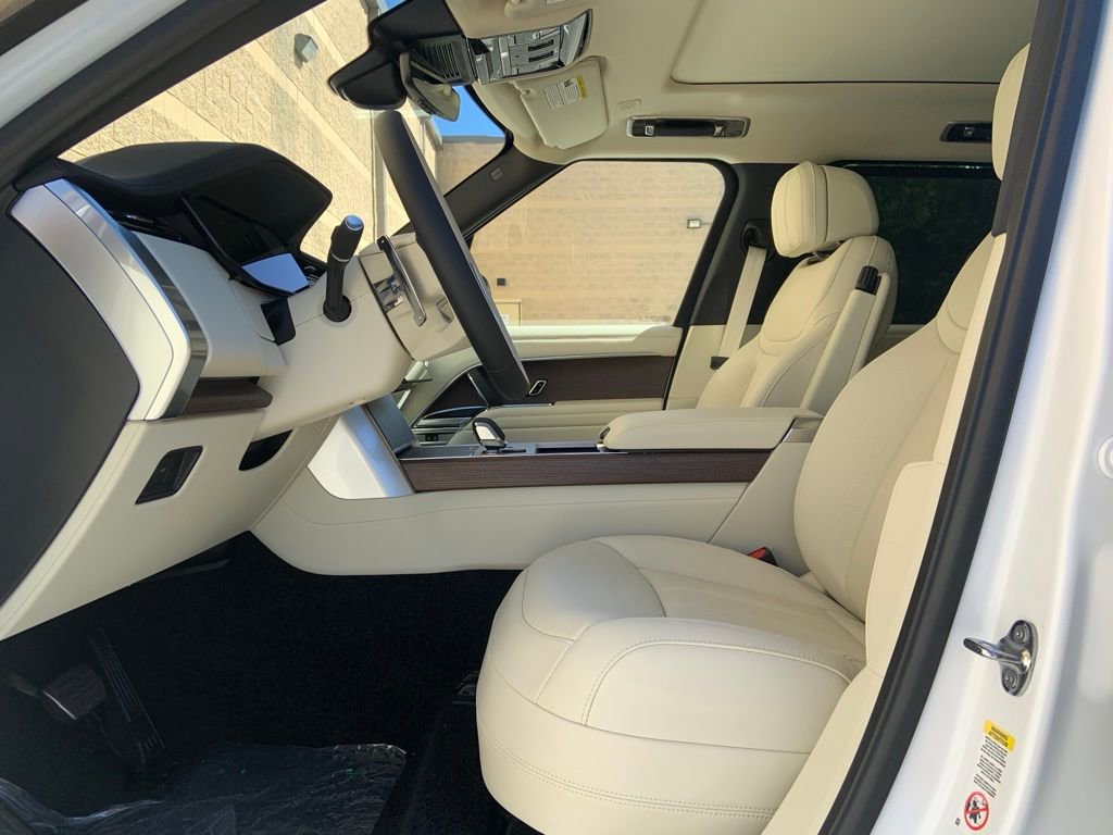 New 2025 Land Rover Range Rover Long Wheelbase SE image 11