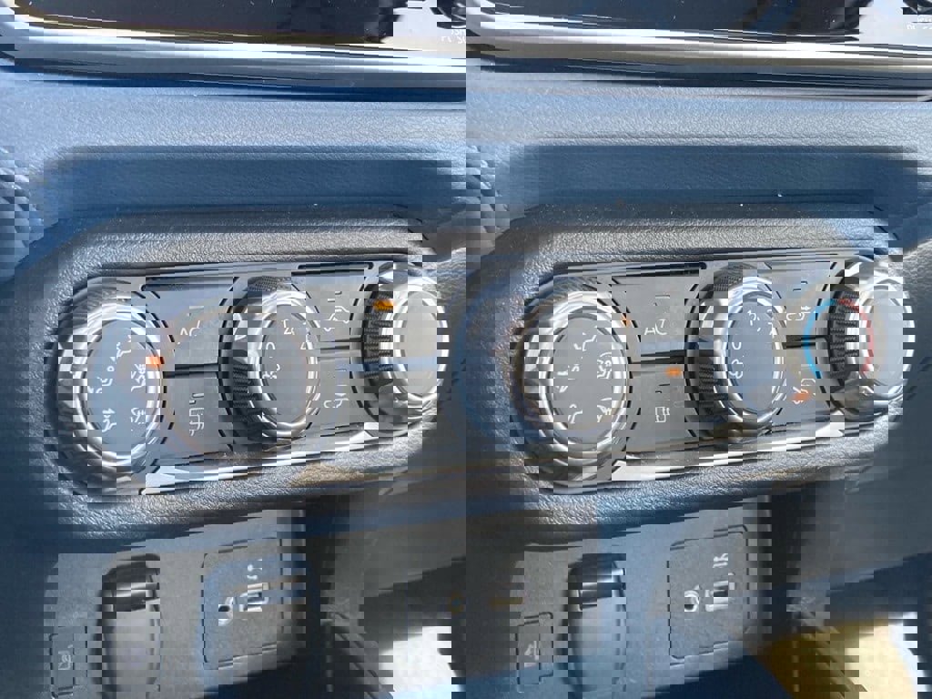 Used 2025 Nissan Versa SV image 20