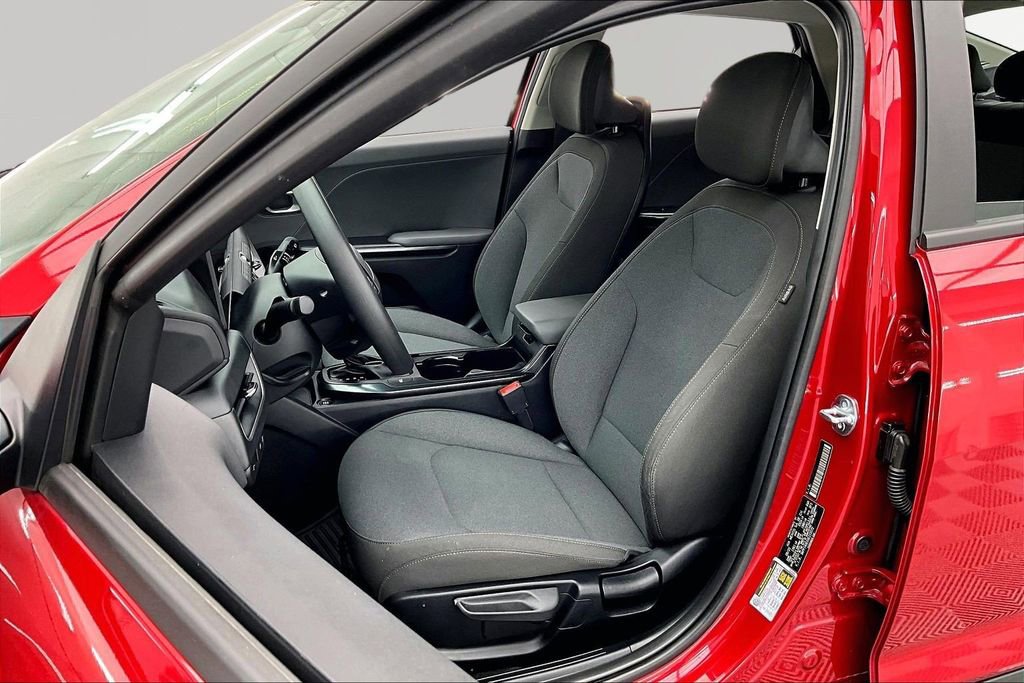 Used 2025 Kia K4 LXS image 25