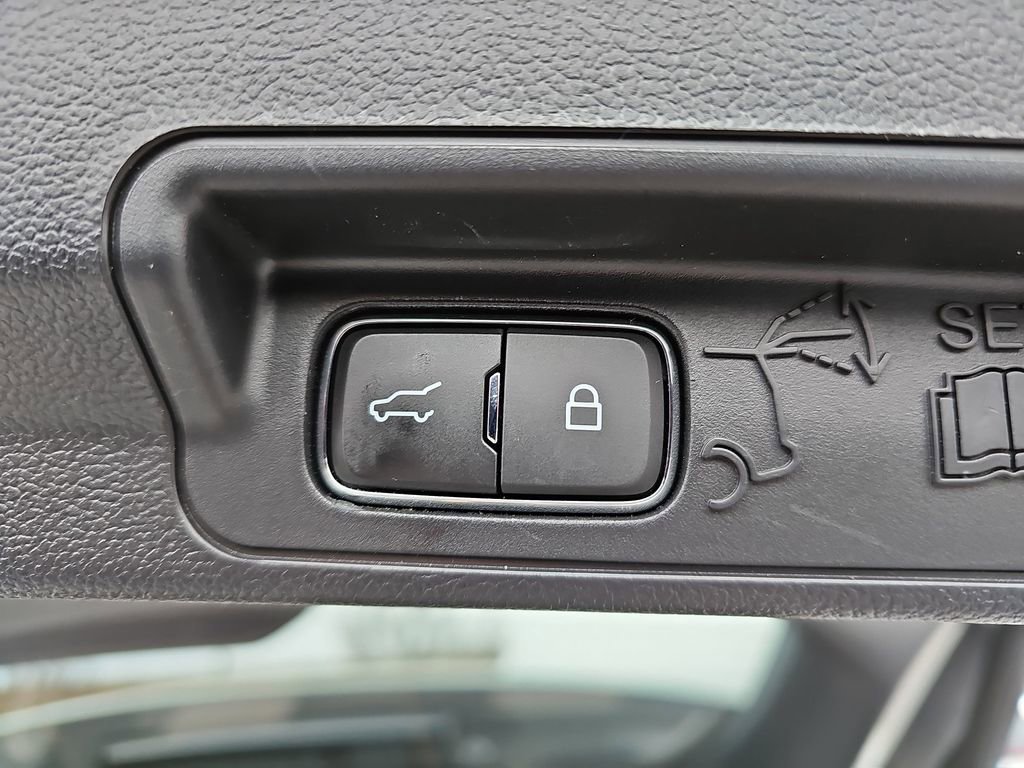 Used 2022 Ford Explorer XLT w/ Equipment Group 202A image 14