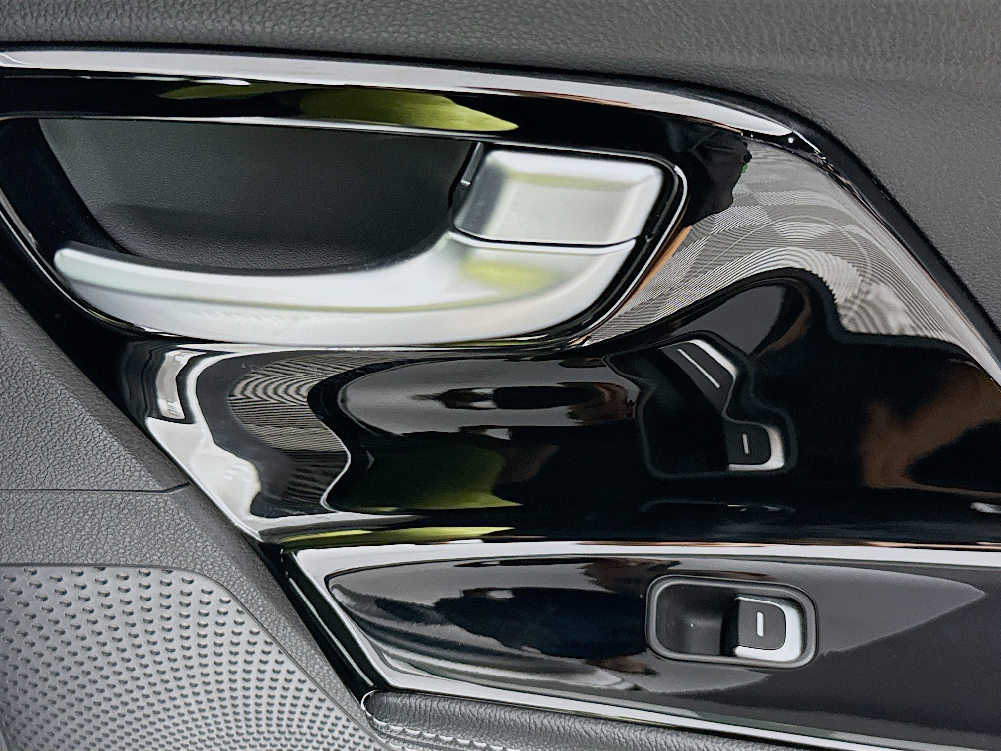 Used 2019 Kia Niro Touring FWD image 29