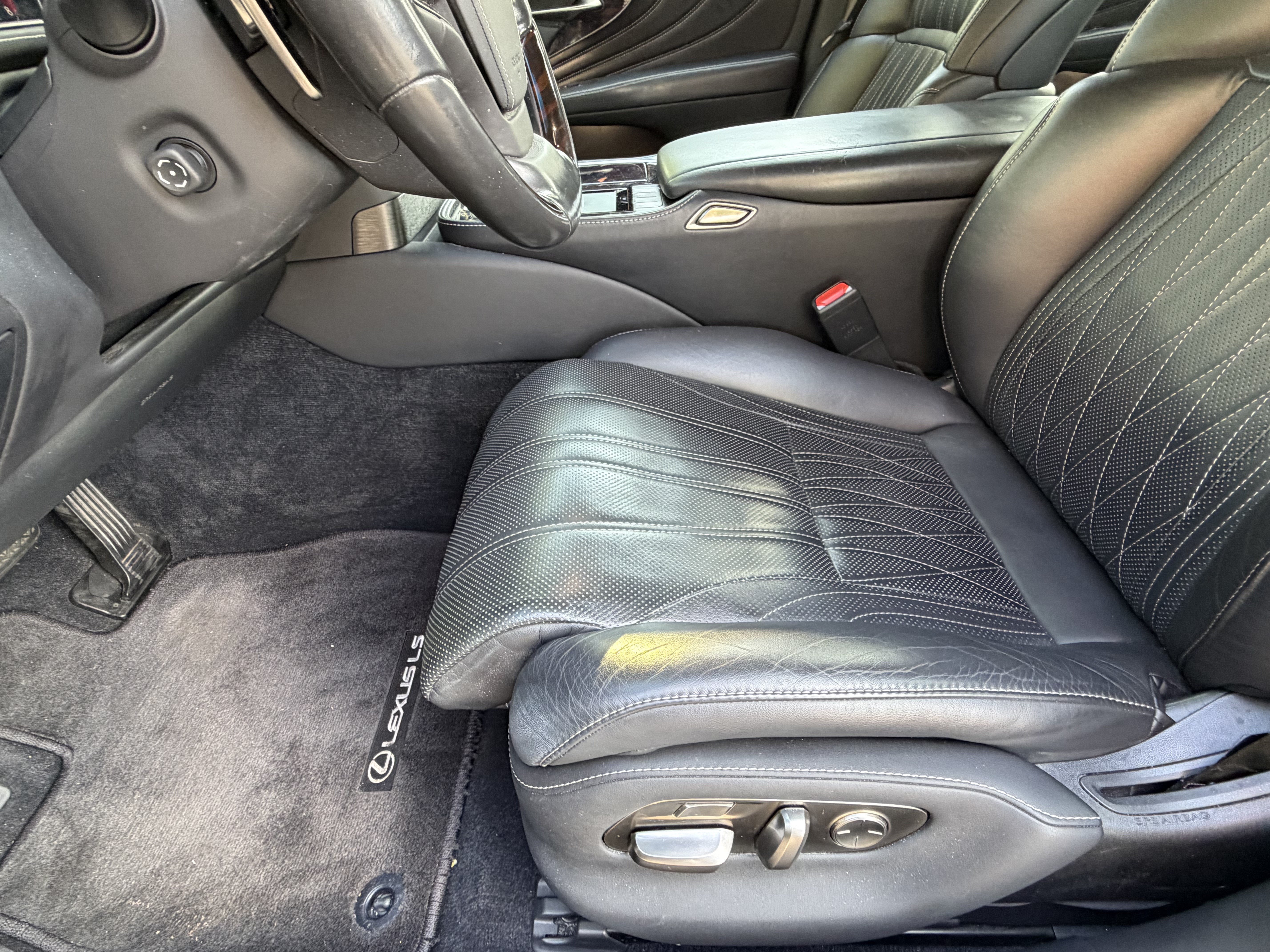Used 2018 Lexus LS 500 w/ Interior Upgrade Package RWD image 18