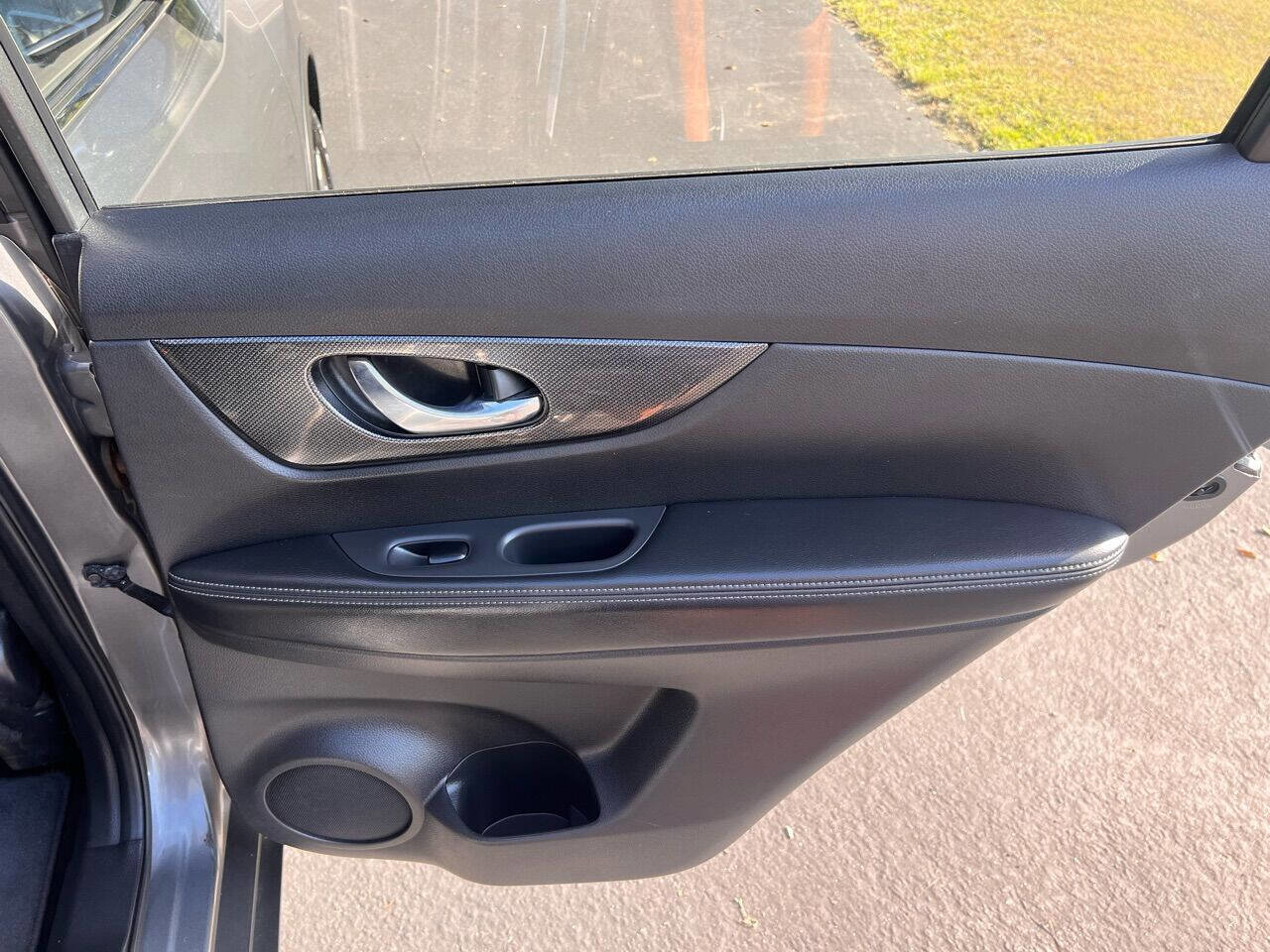 Used 2016 Nissan Rogue SL image 24