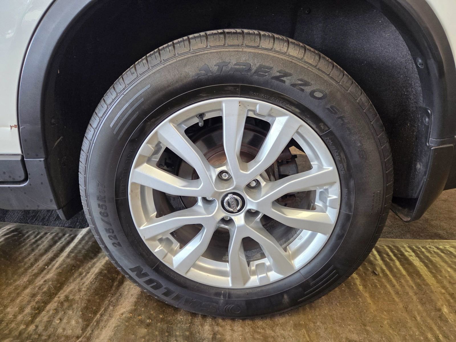 Used 2017 Nissan Rogue SV w/ SV Premium Package image 62