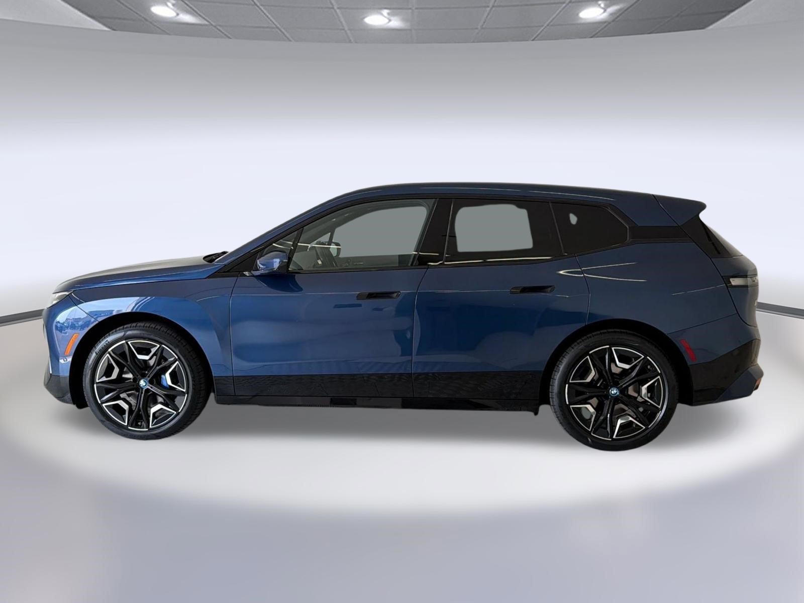 Used 2024 BMW iX xDrive50 w/ Premium Package AWD/4WD image 2
