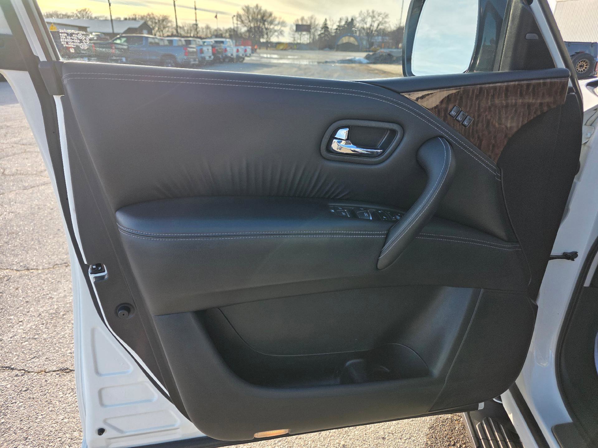 Used 2018 Nissan Armada Platinum image 9