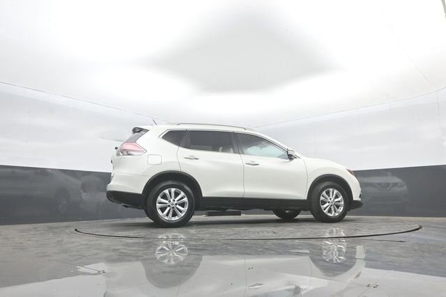 Used 2015 Nissan Rogue SV w/ SV Premium Package image 32