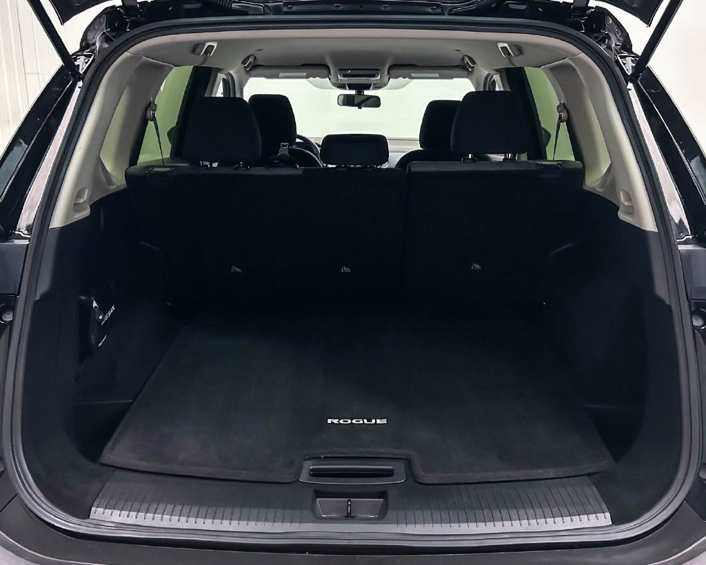 Used 2023 Nissan Rogue SV FWD image 20