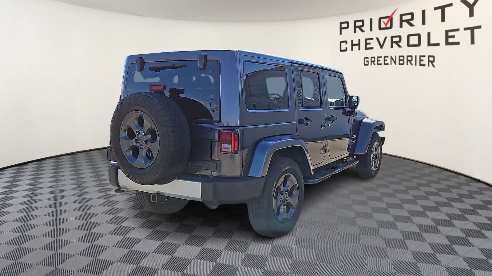 Used 2014 Jeep Wrangler Unlimited Sahara w/ Connectivity Group AWD/4WD image 8