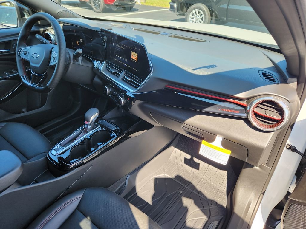 New 2026 Chevrolet Trax RS w/ Sunroof Package FWD image 8