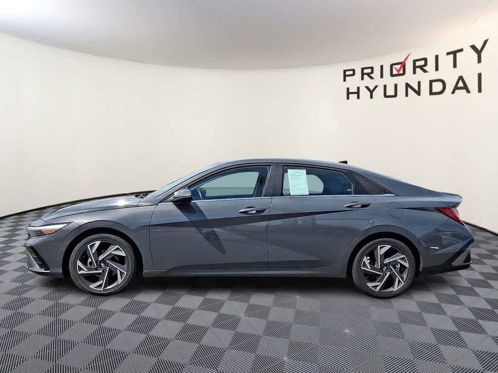 Used 2025 Hyundai Elantra Limited FWD image 7