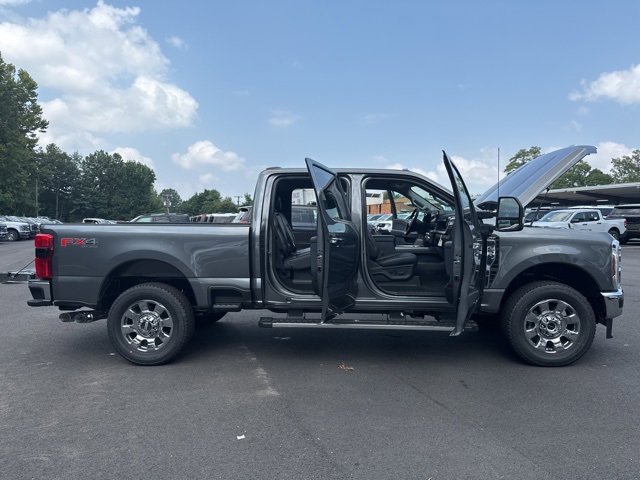 New 2025 Ford F250 Lariat w/ Chrome Package image 28