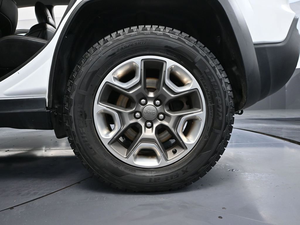 Used 2019 Jeep Cherokee Trailhawk image 13