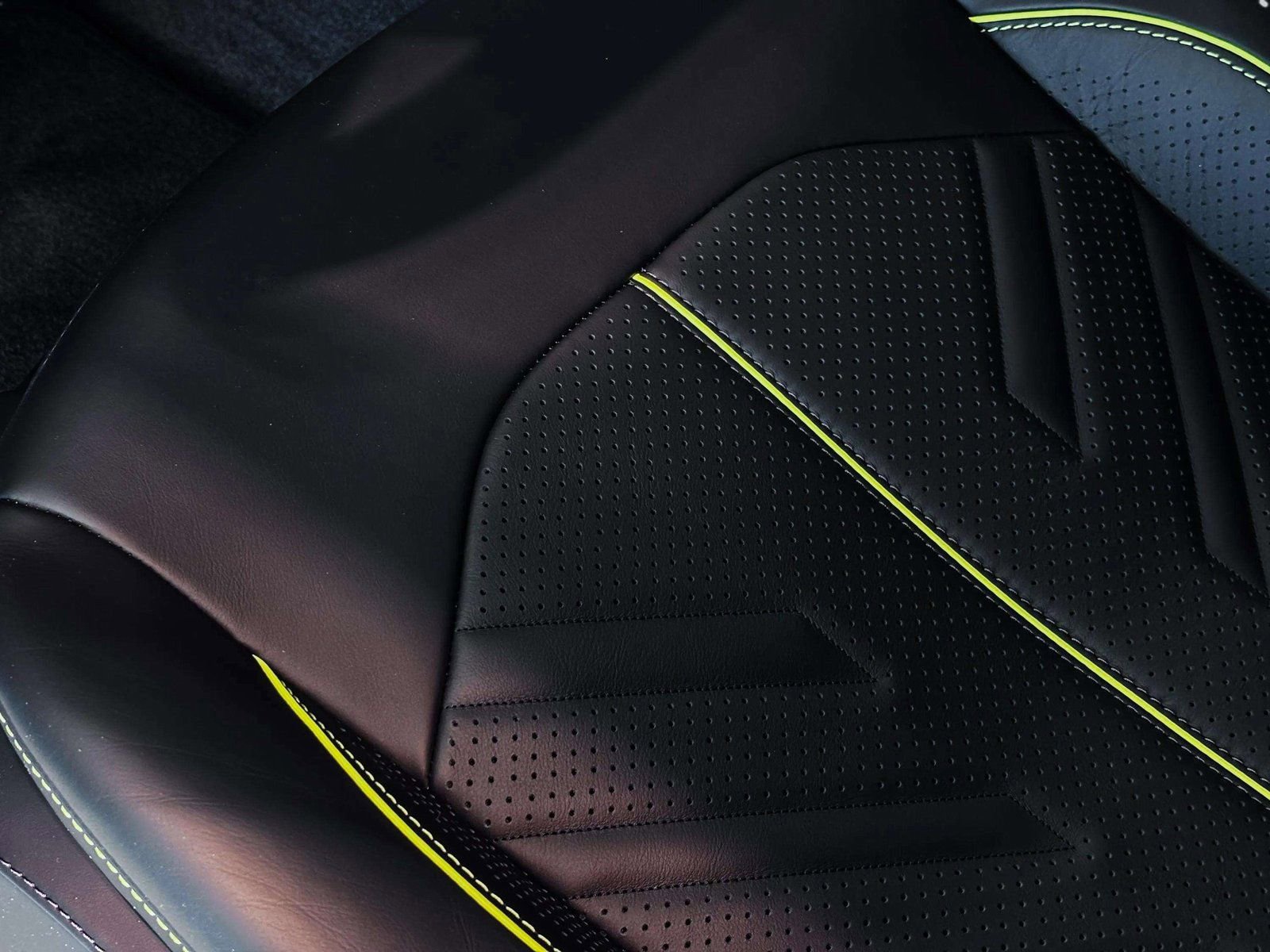 New 2026 Aston Martin DBX S image 20