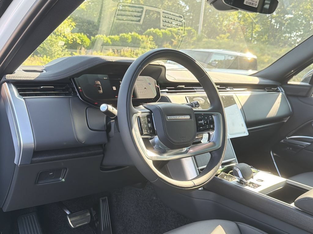 New 2026 Land Rover Range Rover Long Wheelbase SE AWD/4WD image 10