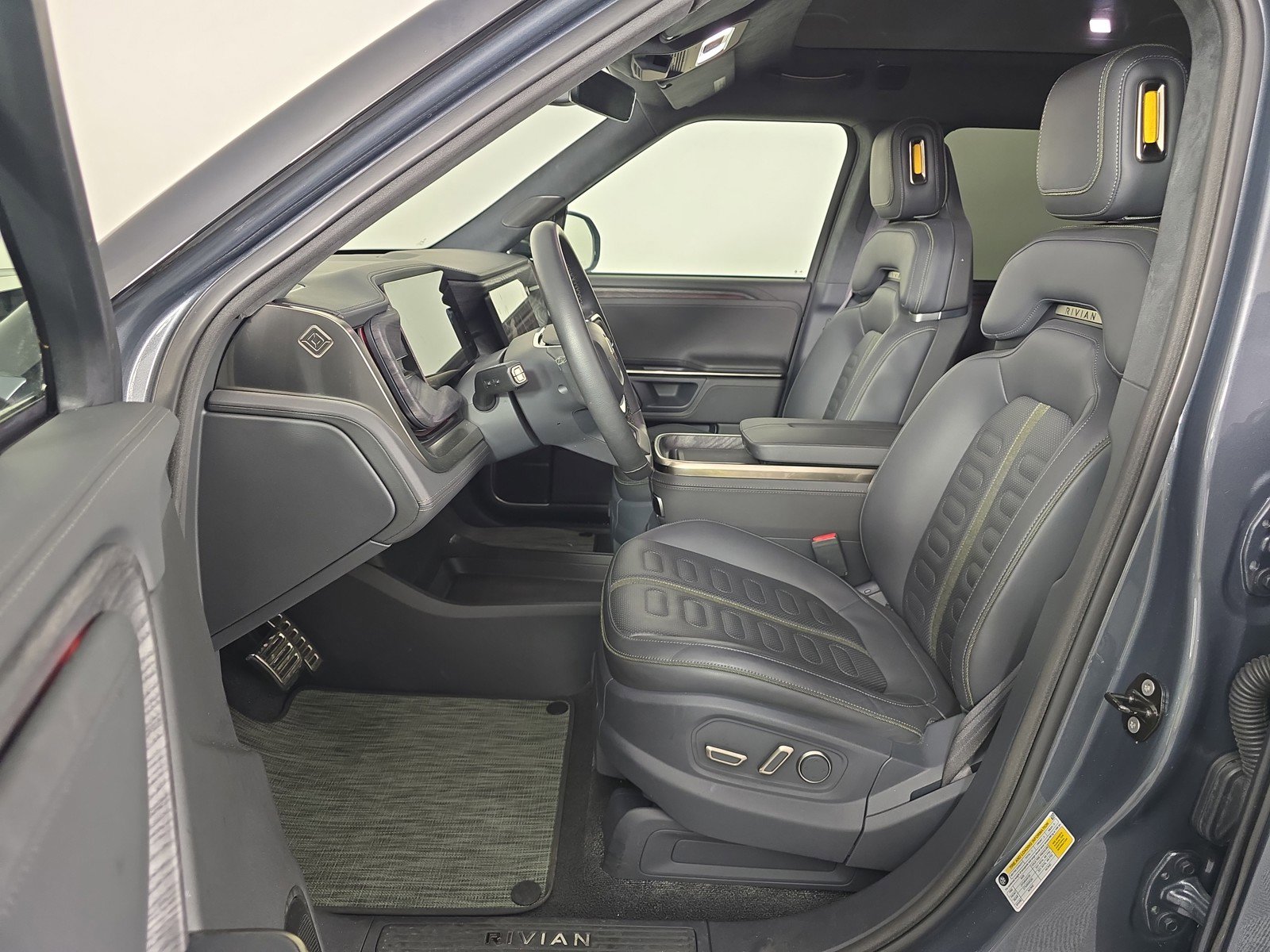 Used 2022 Rivian R1S Launch Edition image 20