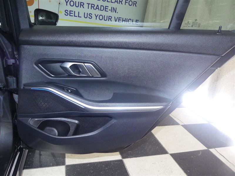 Used 2021 BMW 330e xDrive w/ Convenience Package image 31