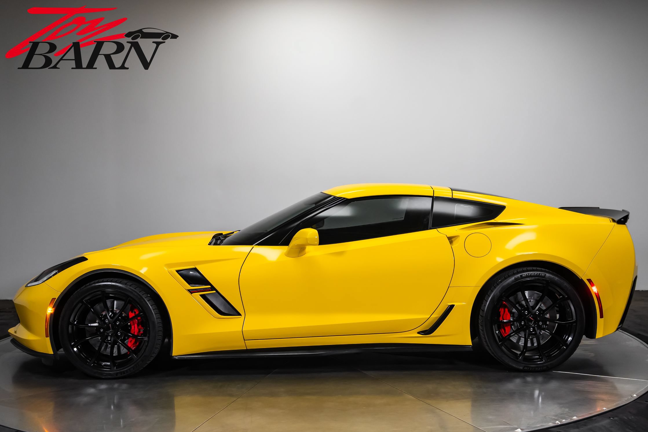 Used 2019 Chevrolet Corvette Grand Sport w/ Carbon Flash Badge Package RWD image 10