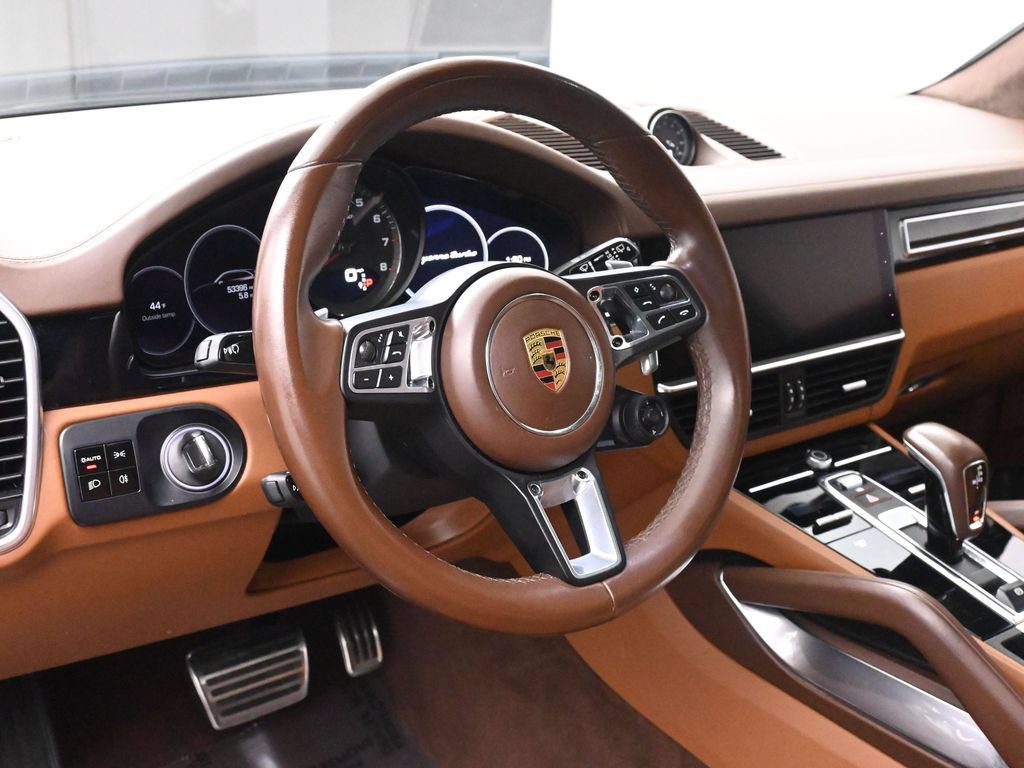 Used 2021 Porsche Cayenne Turbo w/ Premium Package Plus AWD/4WD image 28