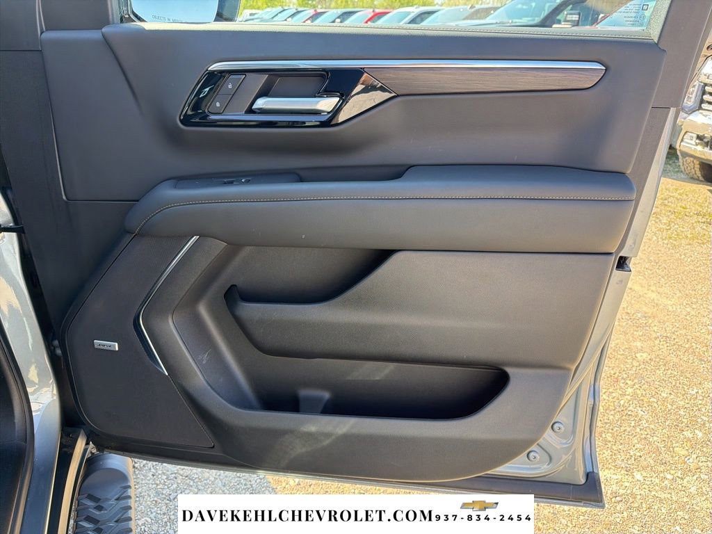 Used 2026 Chevrolet Suburban Z71 w/ Comfort Package AWD/4WD image 26