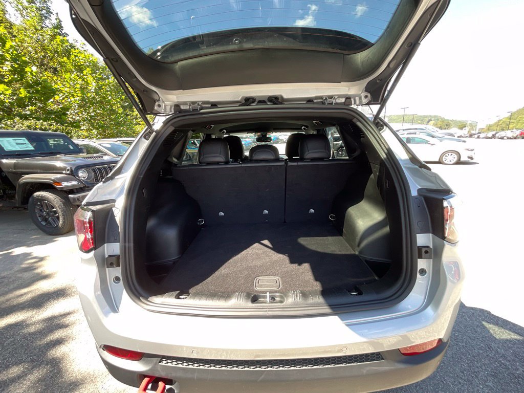 Used 2025 Jeep Compass Trailhawk AWD/4WD image 26