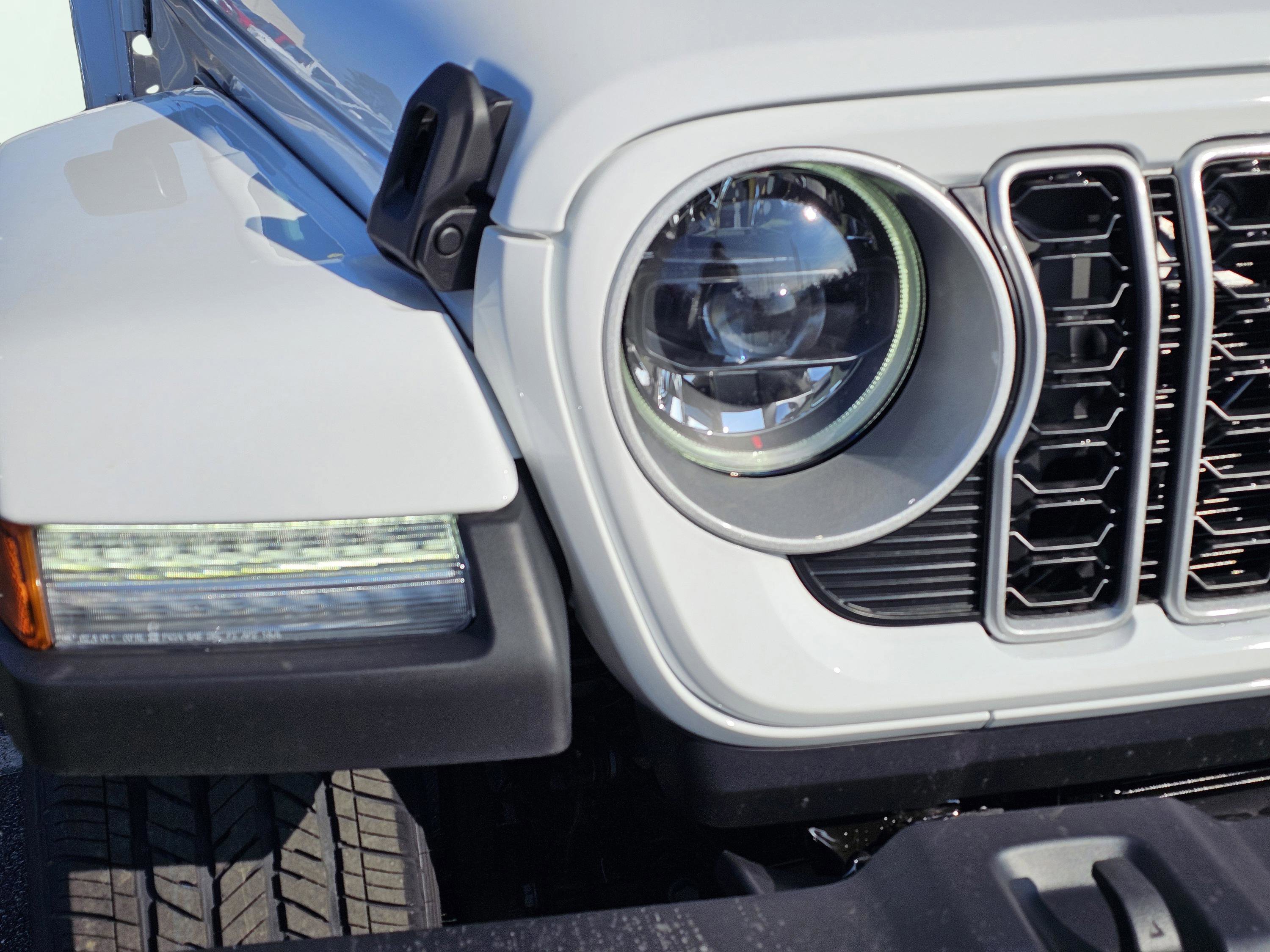 New 2026 Jeep Wrangler Unlimited Sahara AWD/4WD image 3