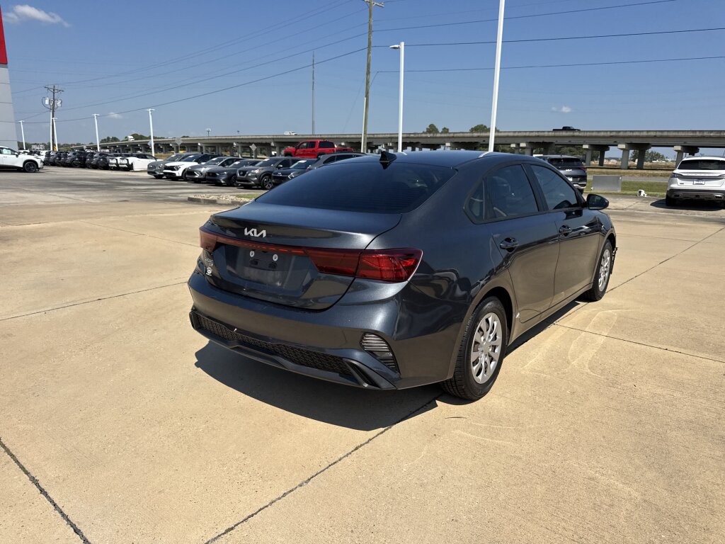 Certified 2022 Kia Forte Sedan FWD image 12