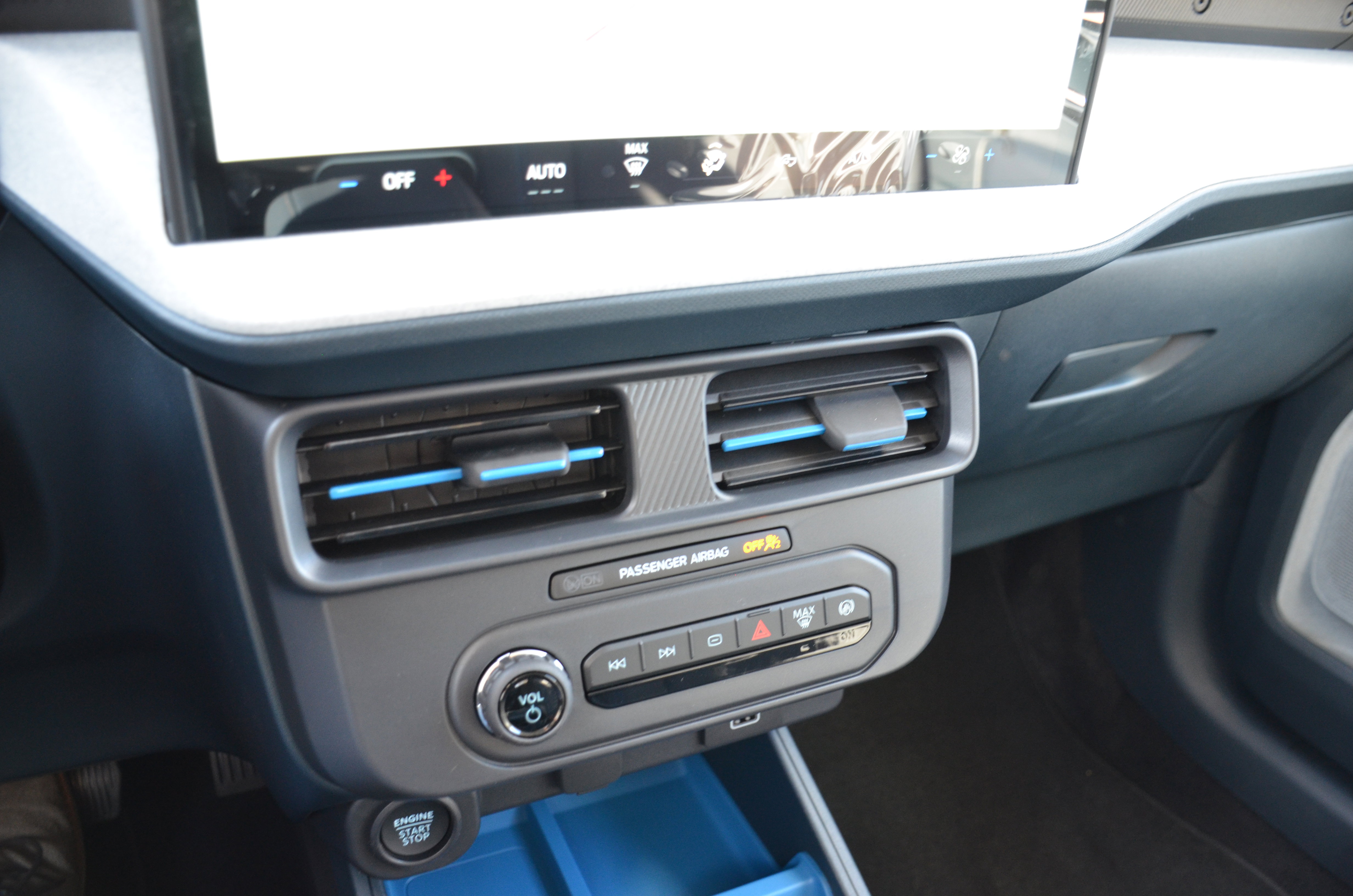 New 2025 Ford Maverick XLT w/ Equipment Group 301A image 12