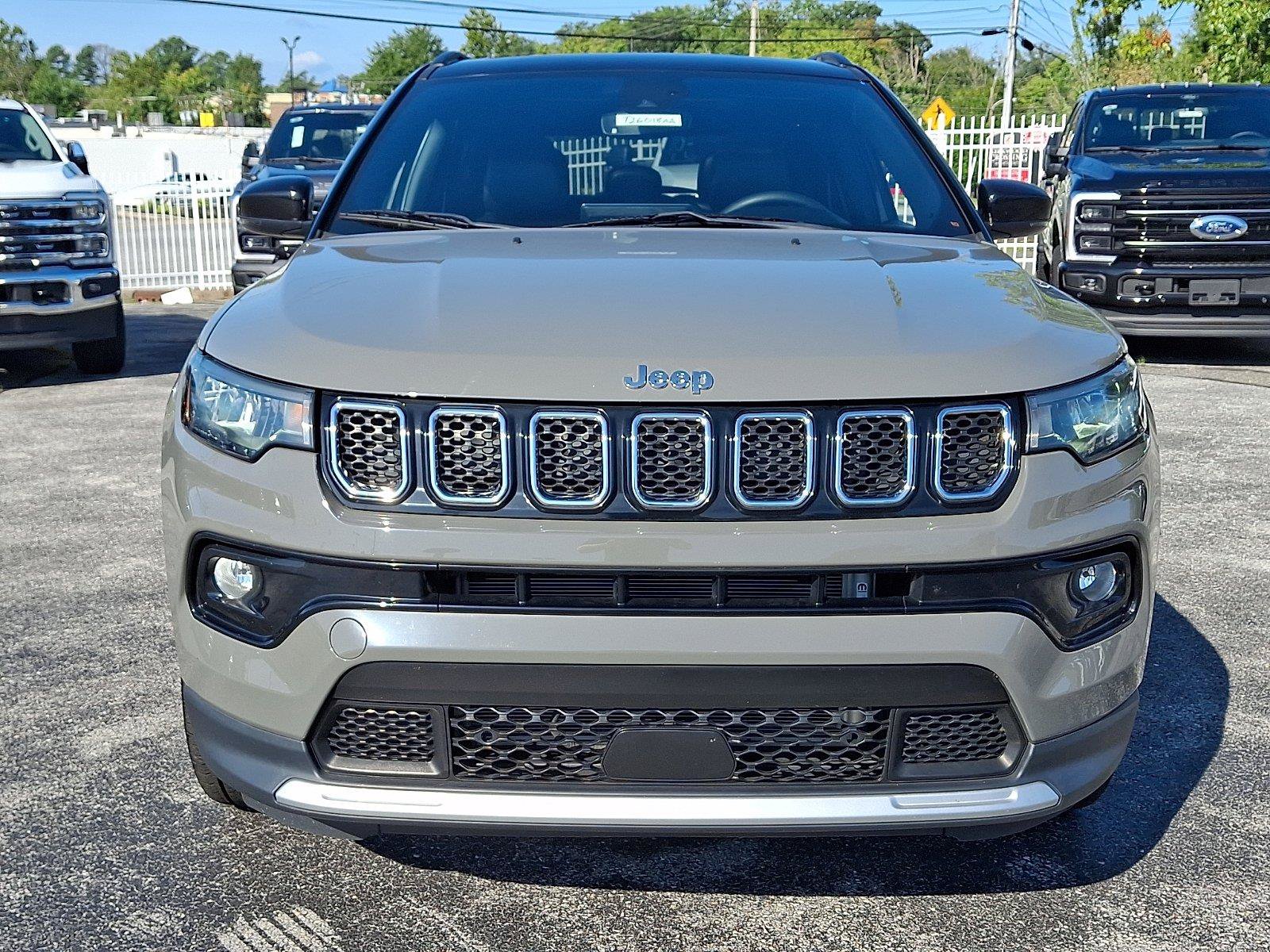 Used 2023 Jeep Compass Limited w/ Sun and Sound Group AWD/4WD image 2