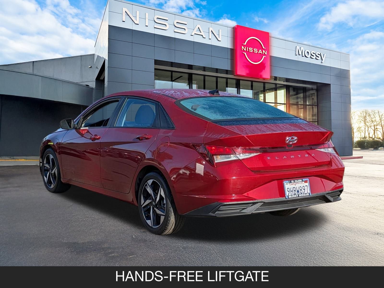 Used 2023 Hyundai Elantra SEL w/ Convenience Package image 7