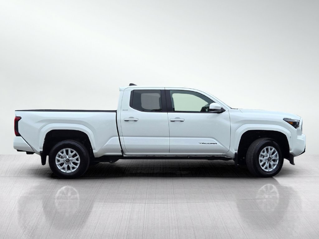 Used 2025 Toyota Tacoma SR5 AWD/4WD image 3