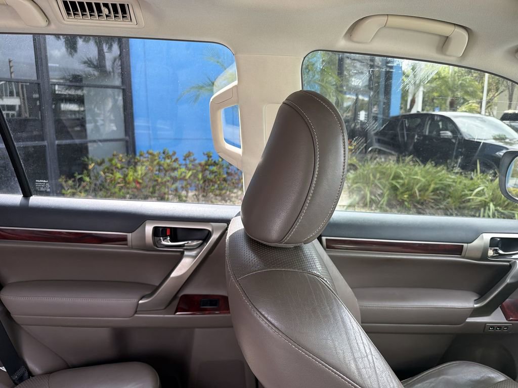 Used 2012 Lexus GX 460 w/ Comfort Plus Pkg AWD/4WD image 16