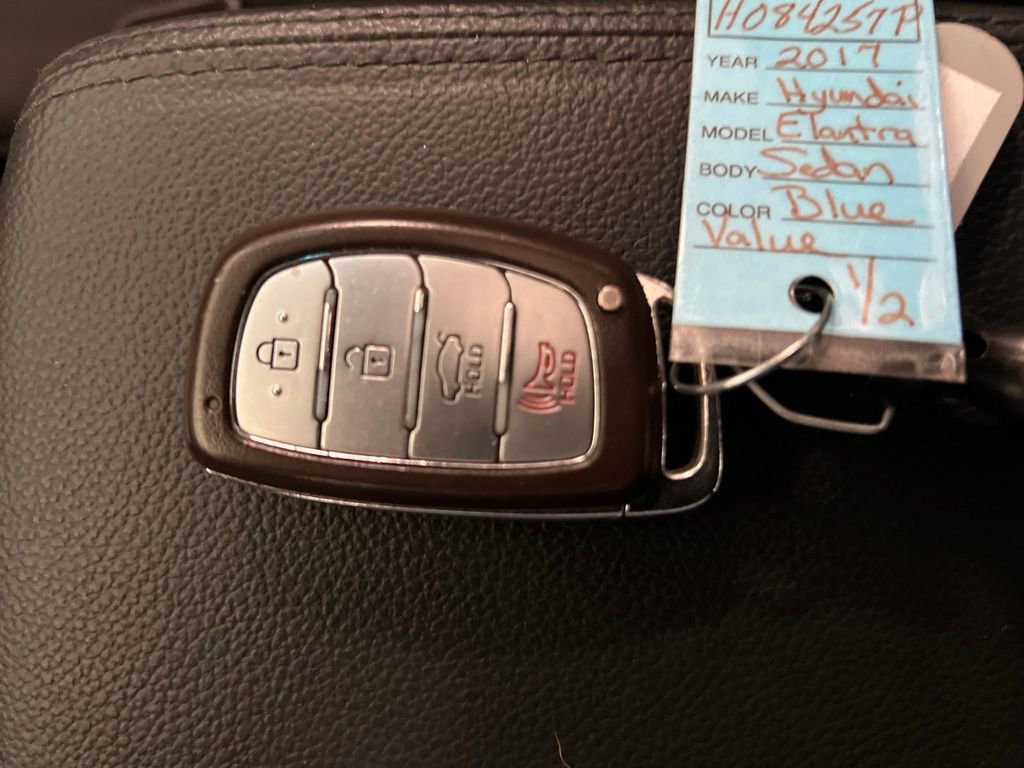Used 2017 Hyundai Elantra Value Edition image 32