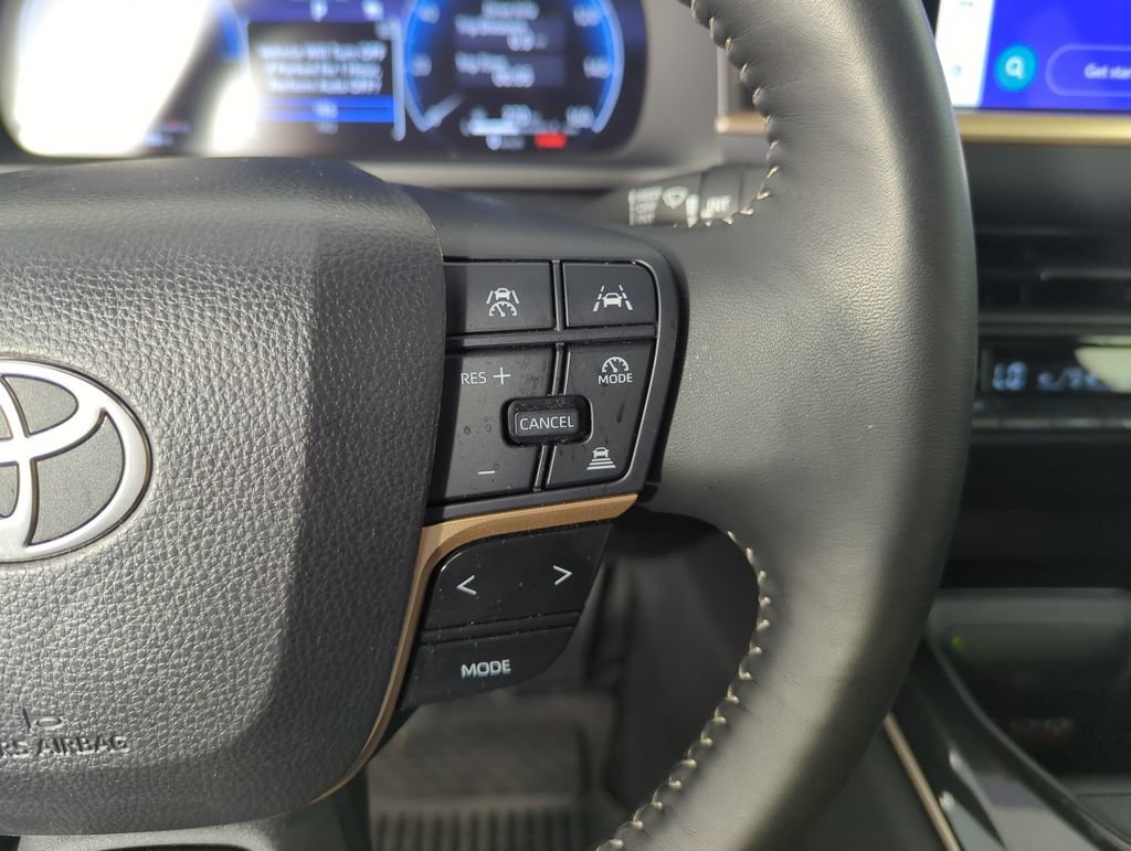 Used 2025 Toyota Crown AWD/4WD image 22
