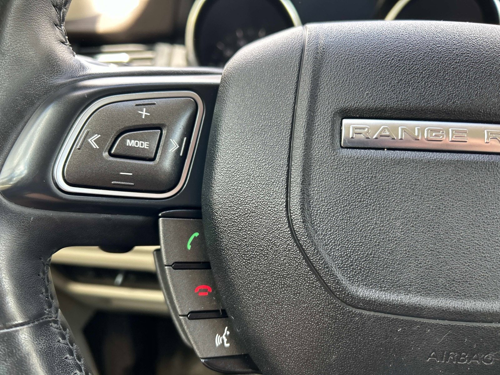 Used 2019 Land Rover Range Rover Evoque SE AWD/4WD image 24