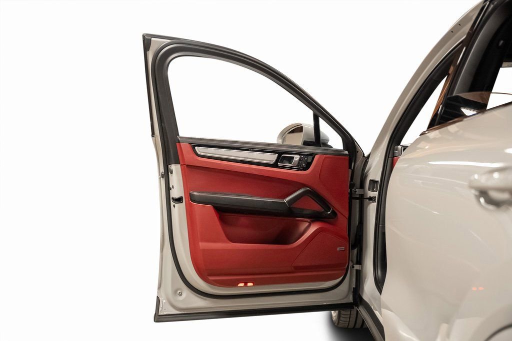 Used 2023 Porsche Cayenne Platinum Edition AWD/4WD image 52