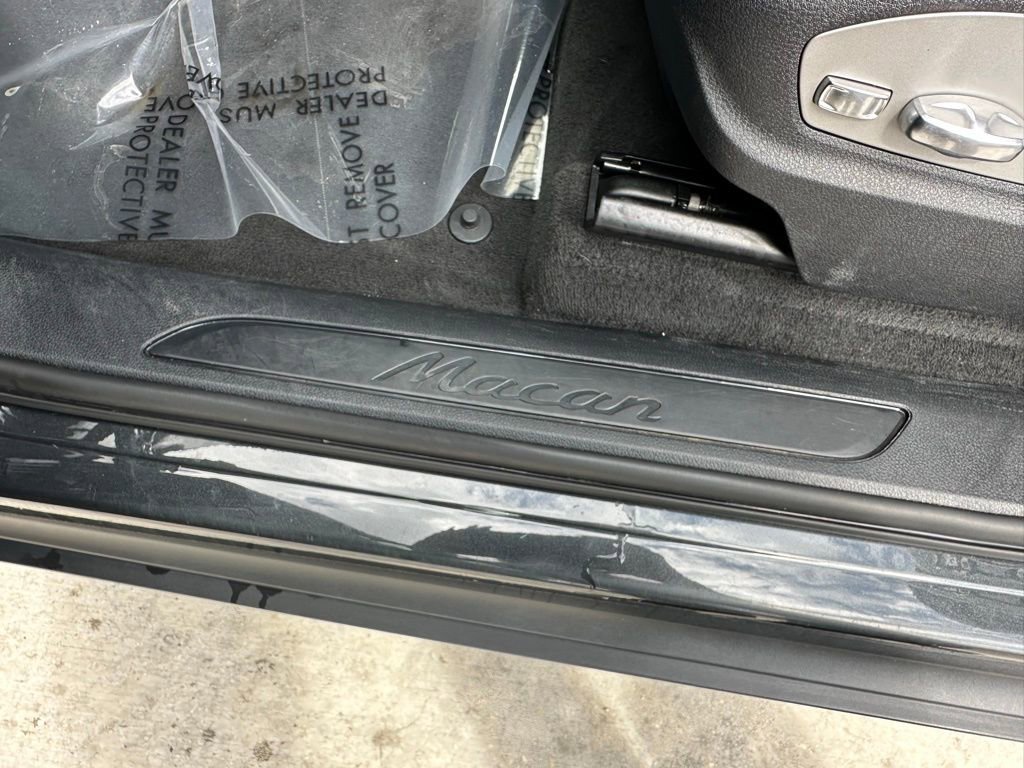 Certified 2023 Porsche Macan AWD/4WD image 22
