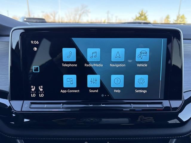 Certified 2025 Volkswagen Atlas Cross Sport SE image 21